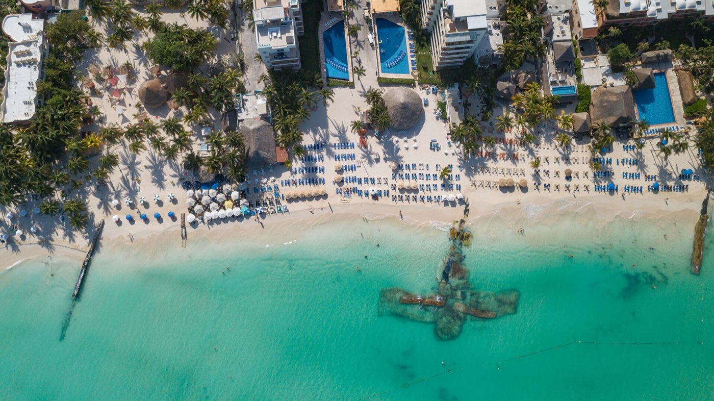 Playa Norte desde el aire: agua baja y turquesa
